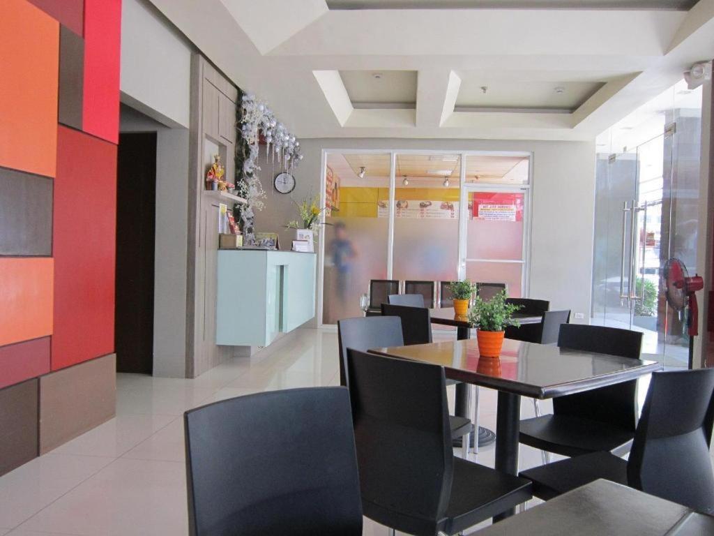 Adelfa Hotel Cebu Extérieur photo